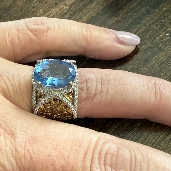 Elegant Blue and Gold Ring - Picture 1 of 5